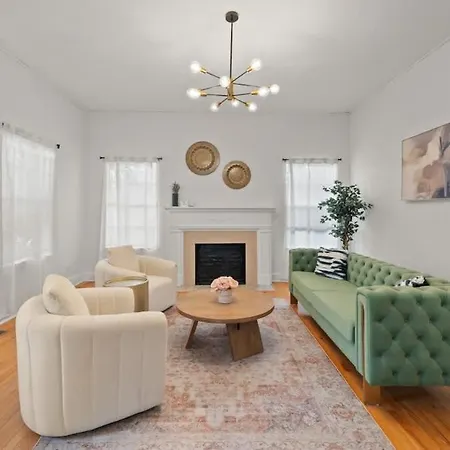Modern Moroccan Villa W/ Firepit, Bbq + Game Room!